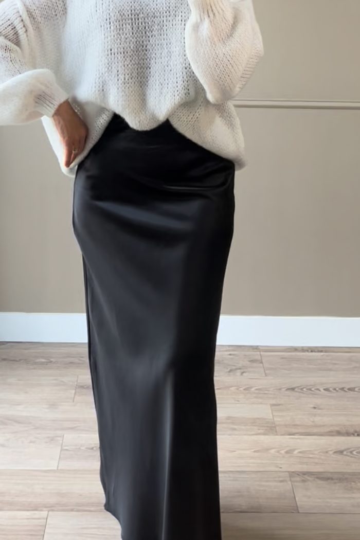 Jupe en satin noir